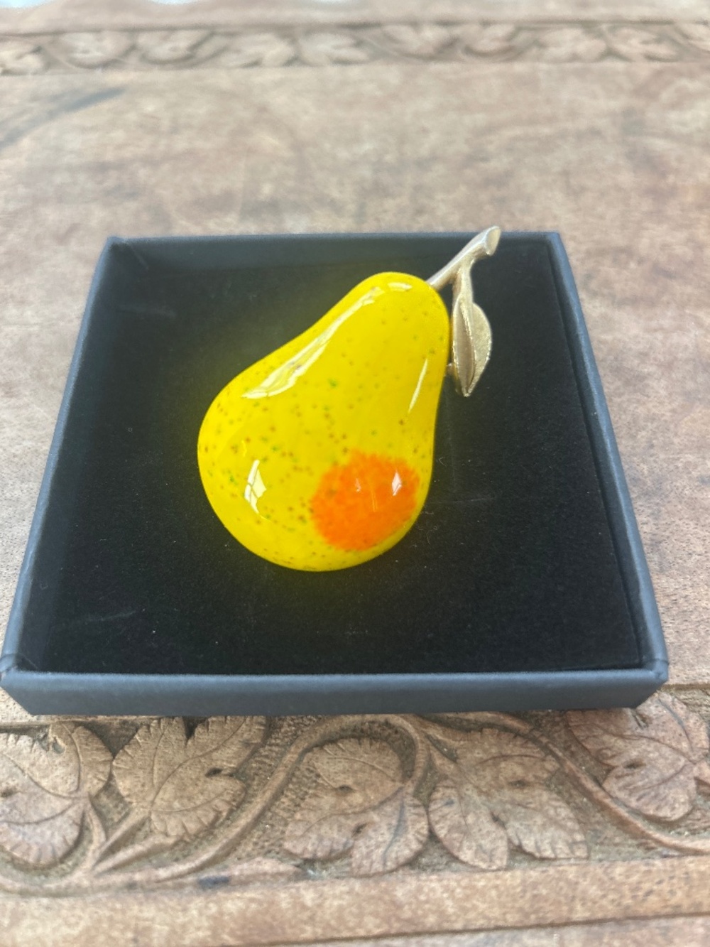 Vintage 1960s yellow speckled pear brooch